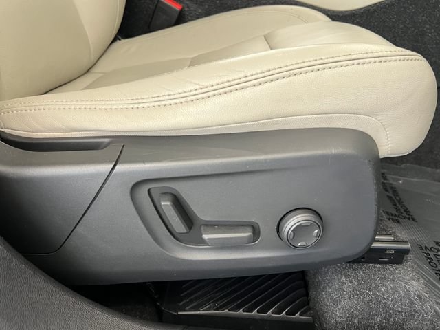 Used 2019 Volvo XC40 T5 Momentum AWD/4WD image 45