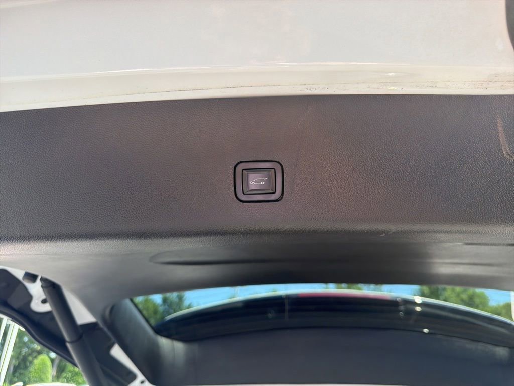 Used 2019 Chevrolet Traverse Premier w/ Redline Edition FWD image 11