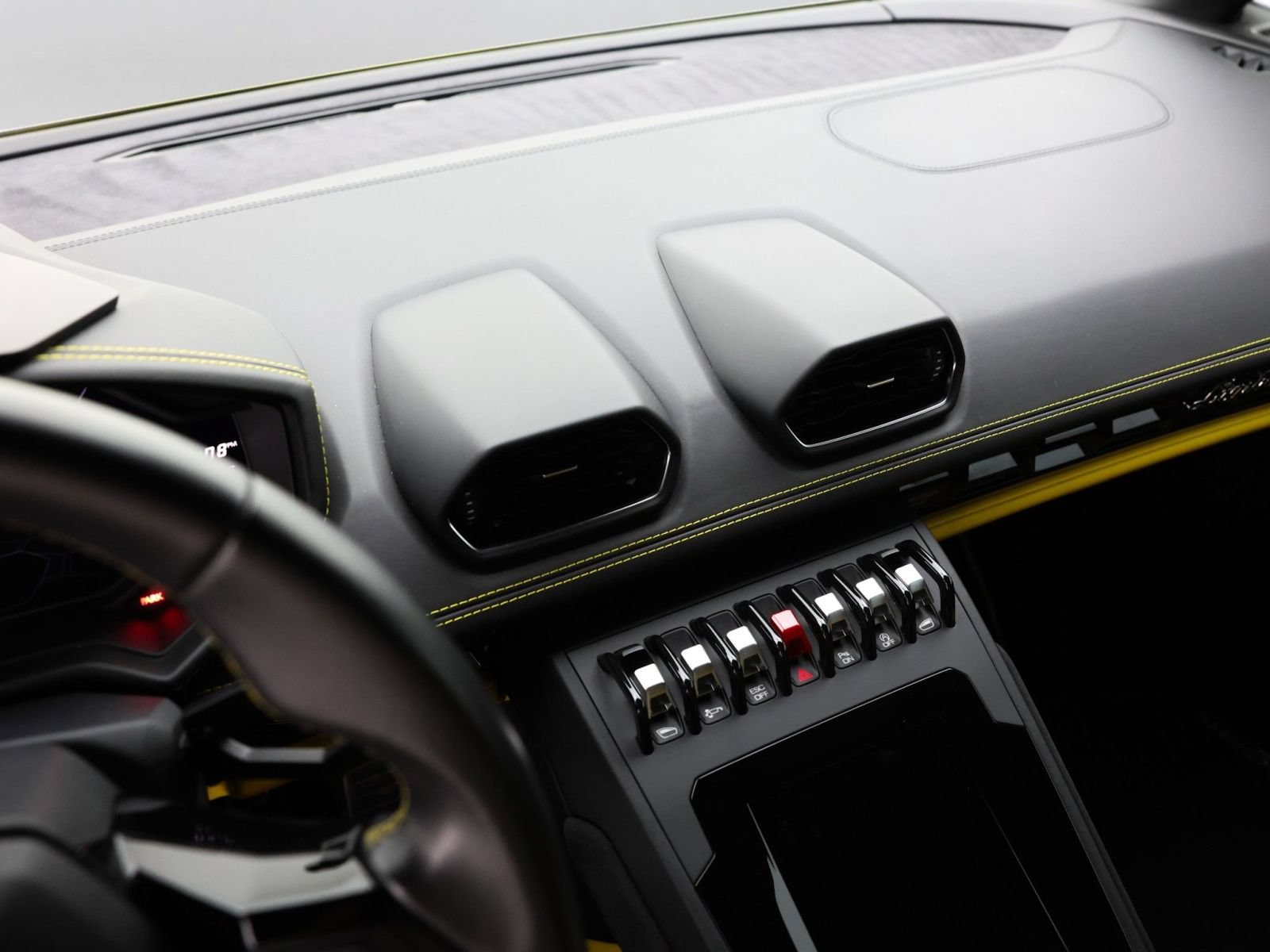 Used 2020 Lamborghini Huracan EVO RWD image 45