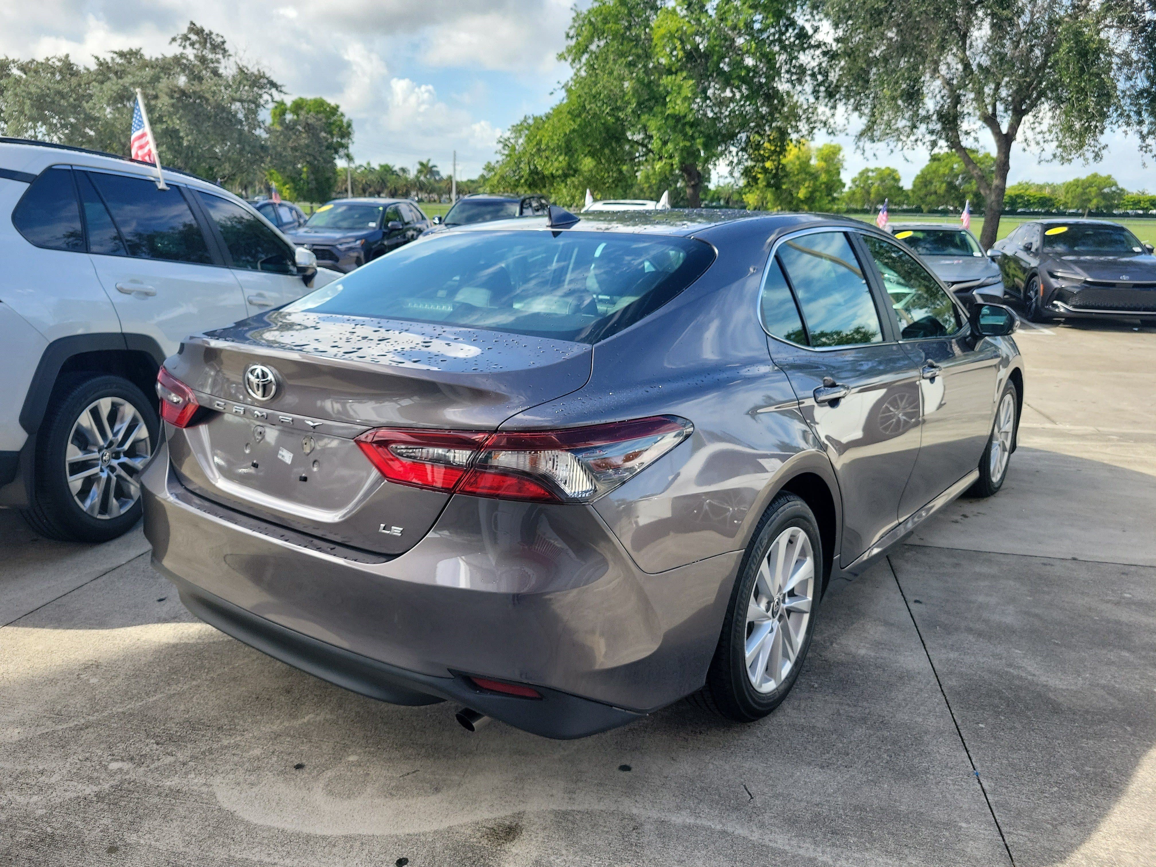 Used 2021 Toyota Camry LE w/ Convenience Package FWD image 7