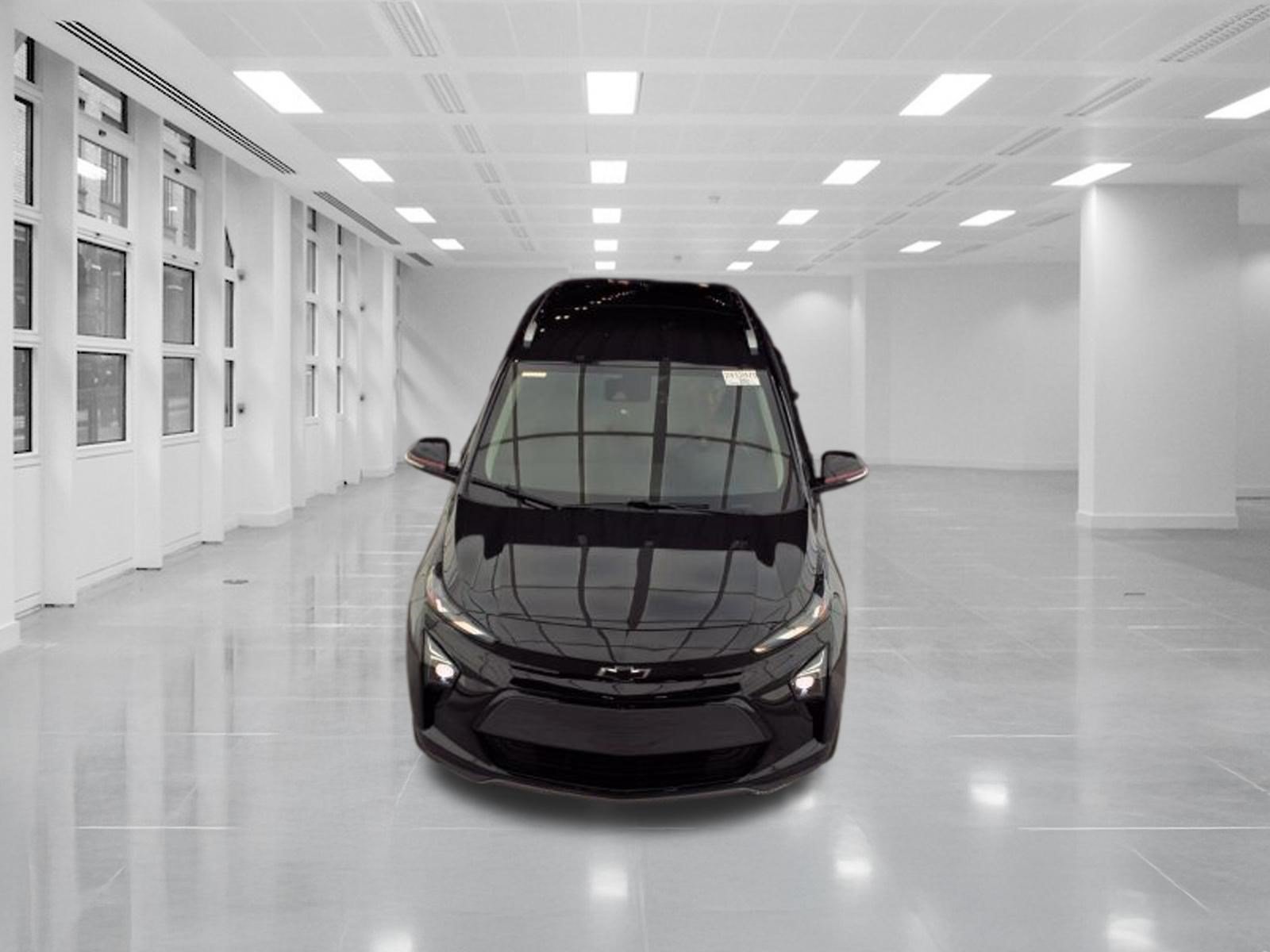 Used 2023 Chevrolet Bolt EUV LT w/ Convenience Package FWD image 2