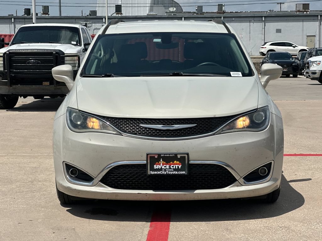 Used 2017 Chrysler Pacifica Touring-L FWD image 9