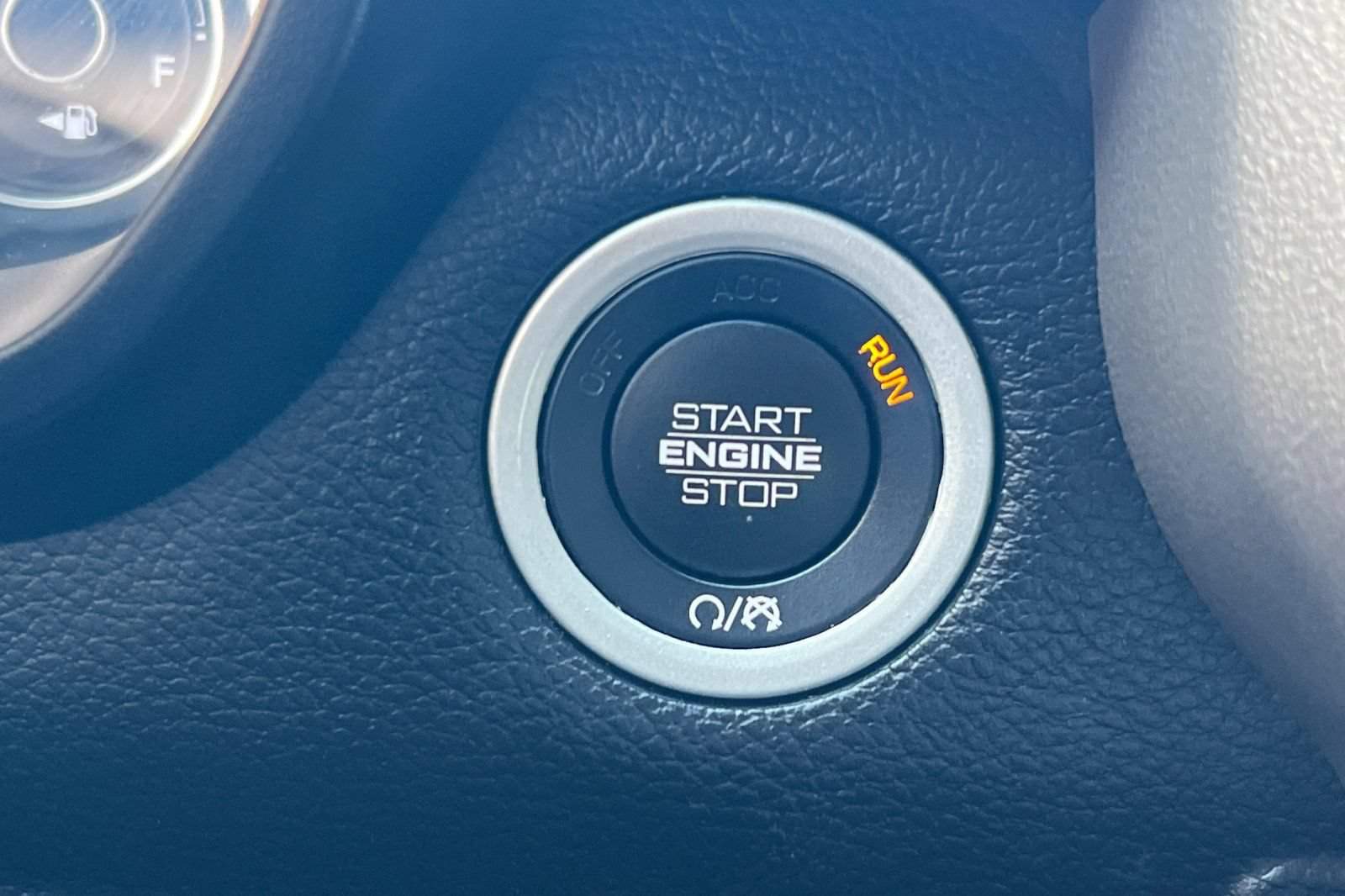 Used 2019 RAM 1500 Laramie AWD/4WD image 23