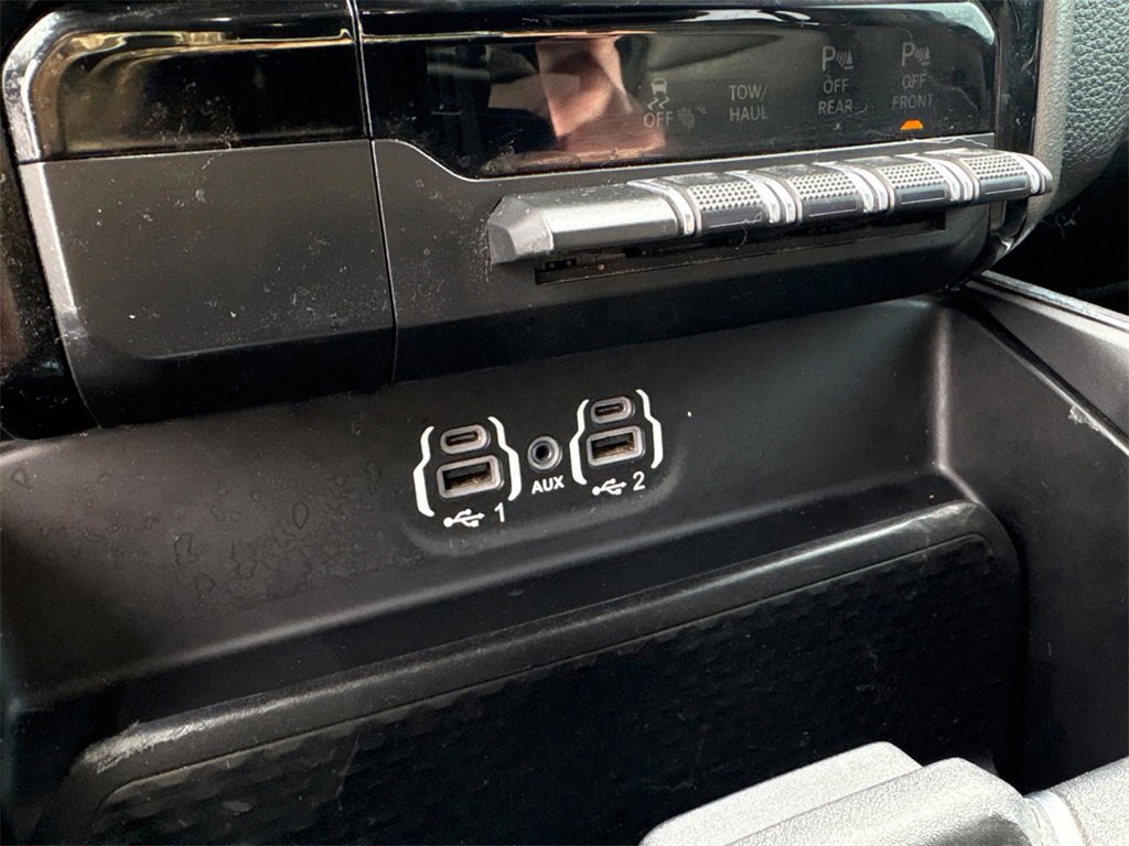 Used 2020 RAM 1500 Laramie w/ Sport Appearance Package image 26