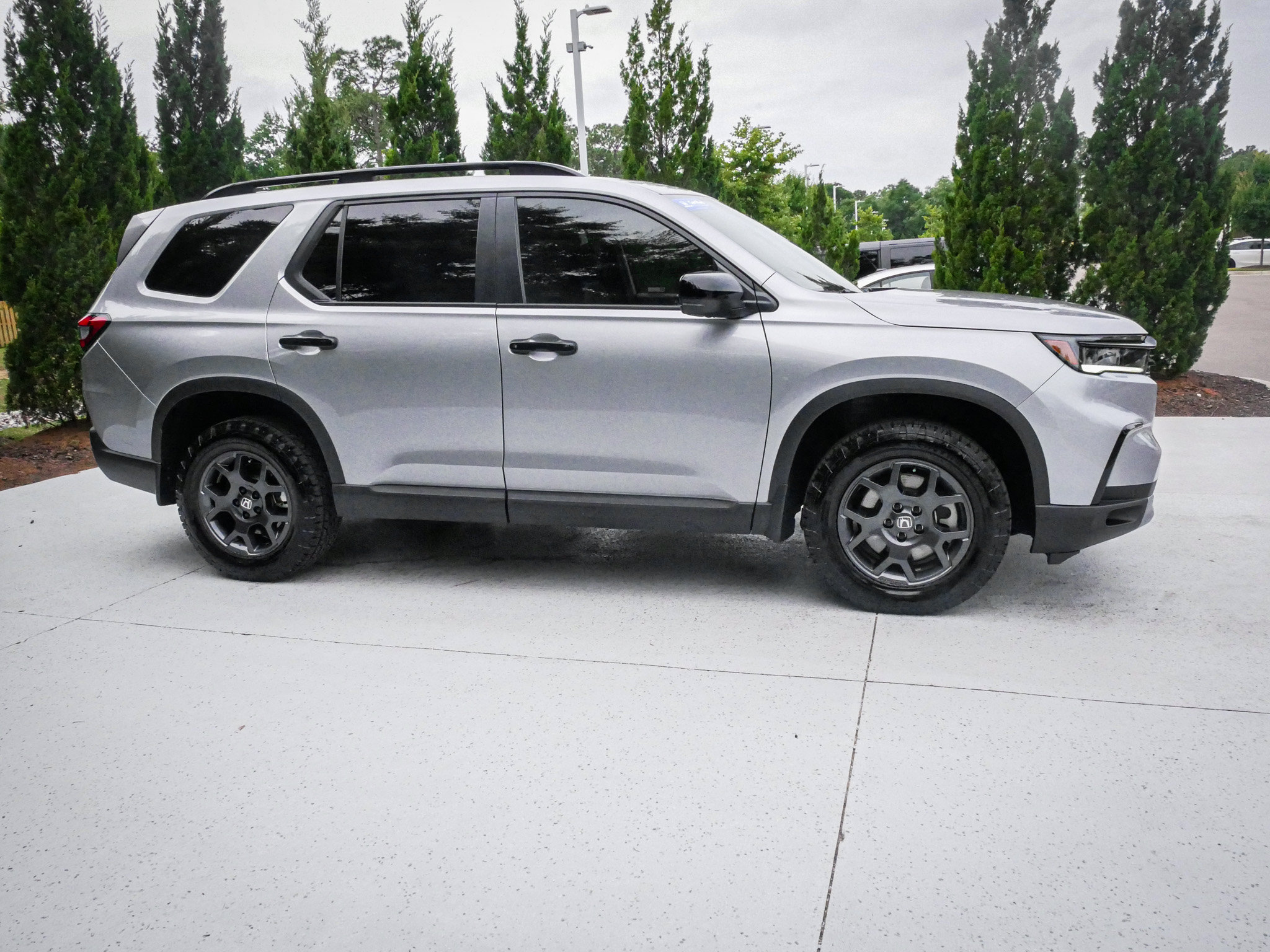 Used 2025 Honda Pilot TrailSport image 11