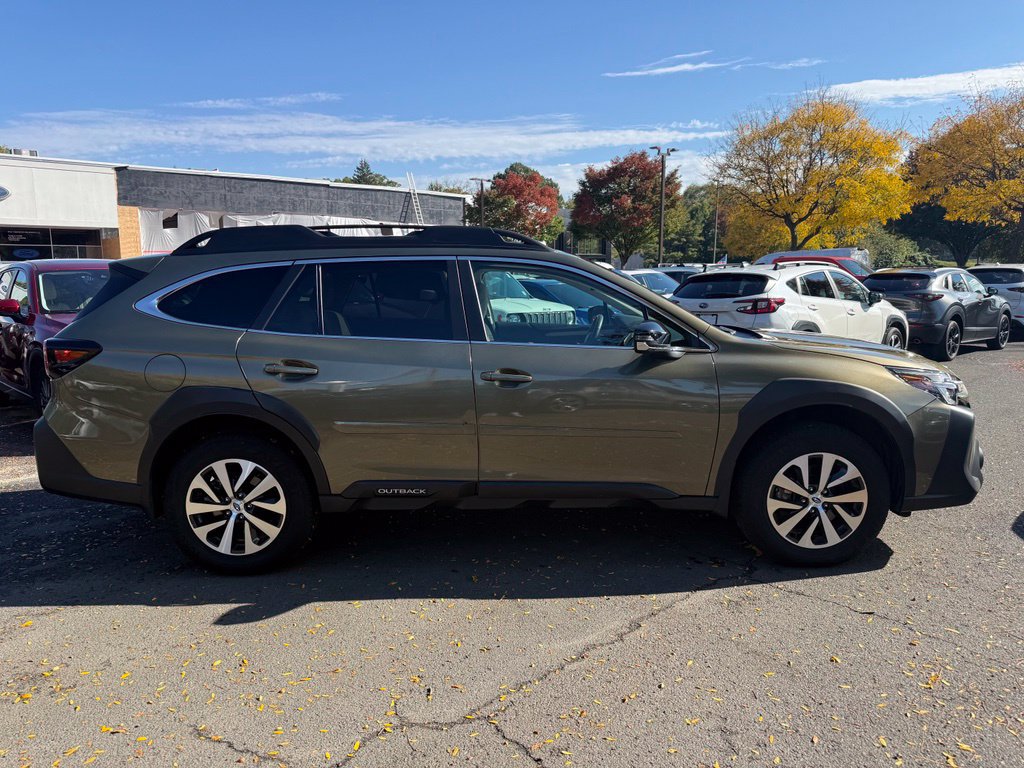 Used 2025 Subaru Outback Premium AWD/4WD image 4