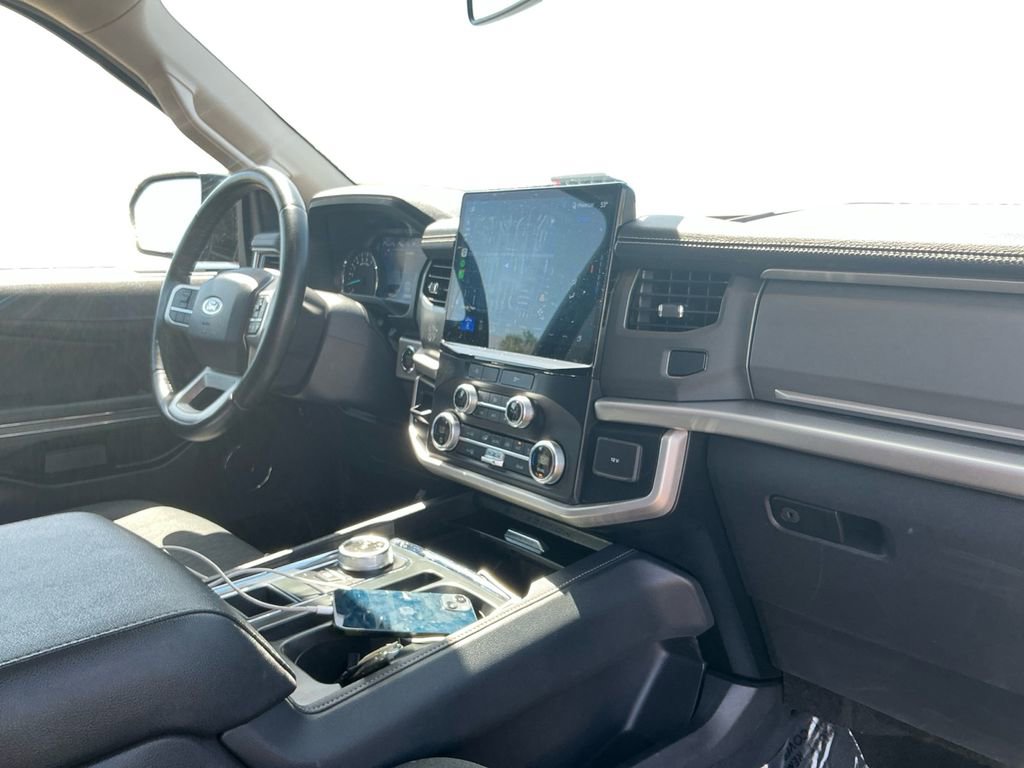 Used 2024 Ford Expedition XLT RWD image 16
