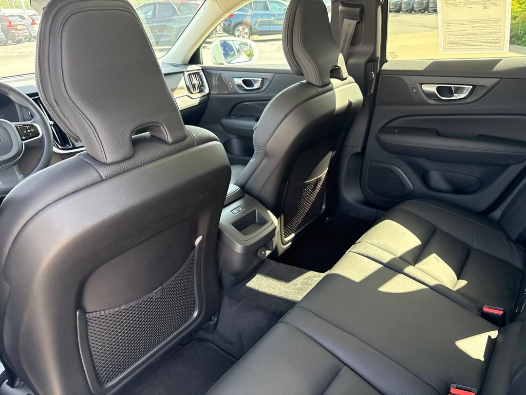 Certified 2024 Volvo V60 B5 Cross Country Plus w/ Protection Package Premier AWD/4WD image 31