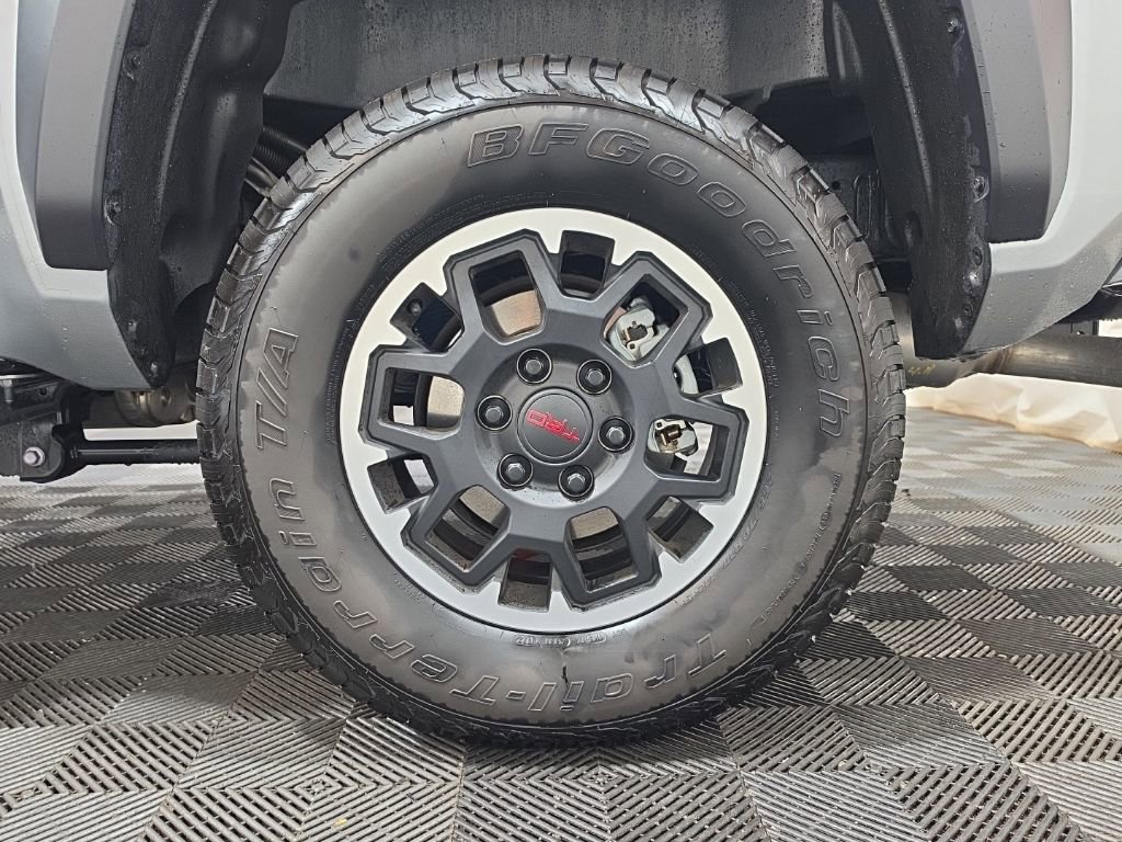 Used 2024 Toyota Tacoma TRD Off-Road image 32