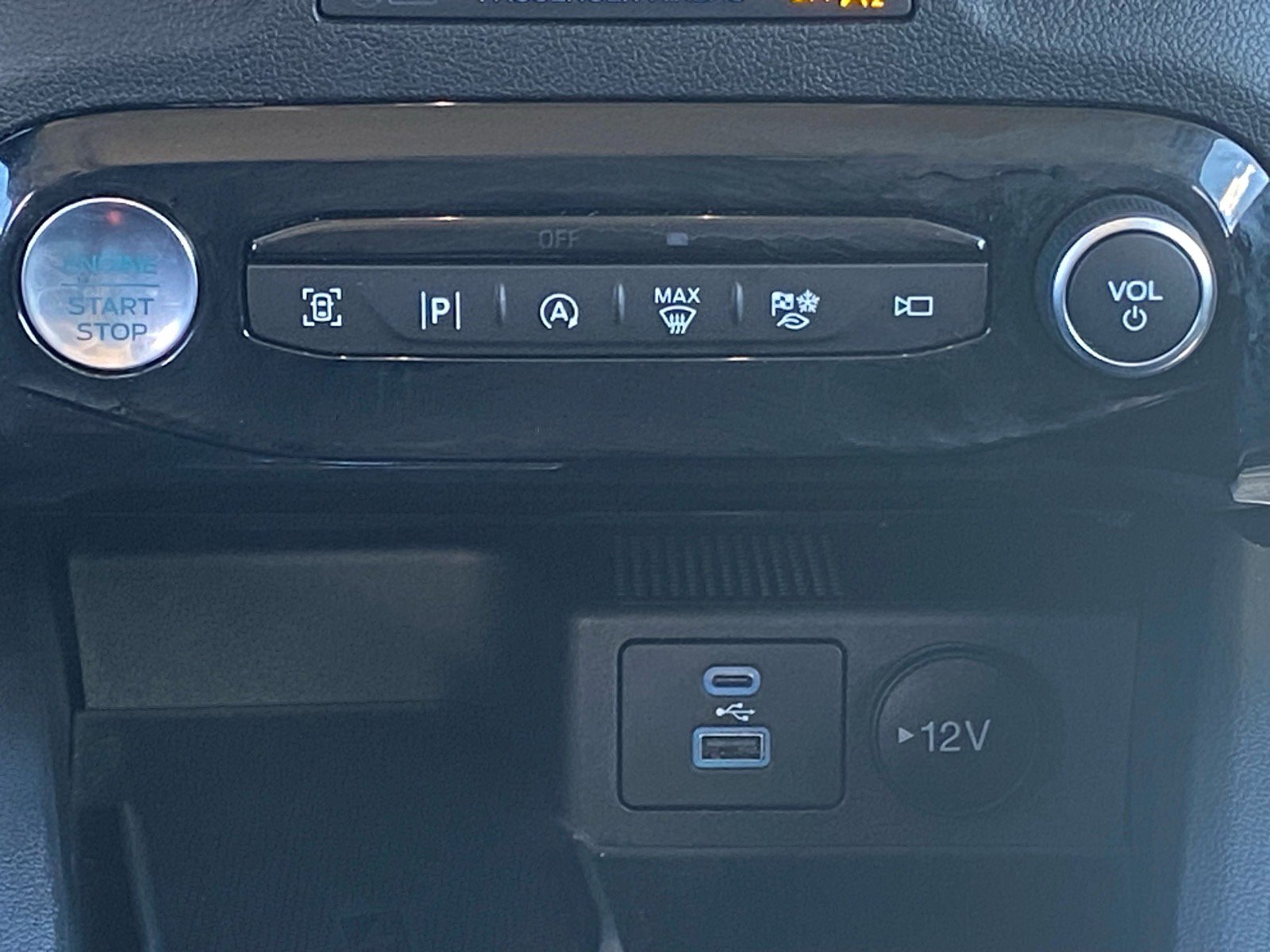 Certified 2023 Ford Escape Platinum w/ Premium Technology Package image 12