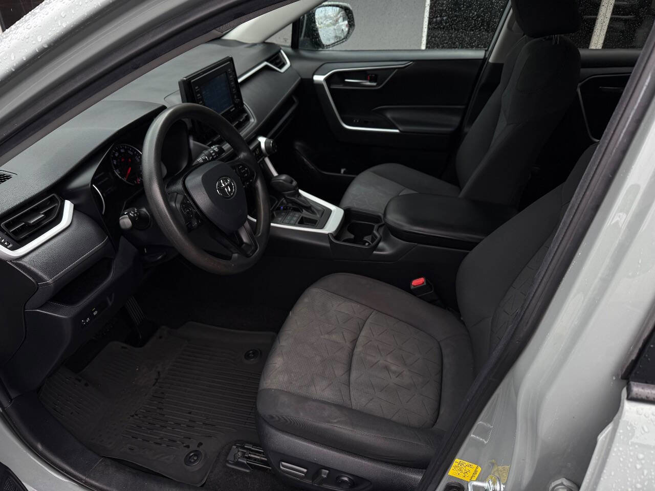 Used 2021 Toyota RAV4 XLE image 9