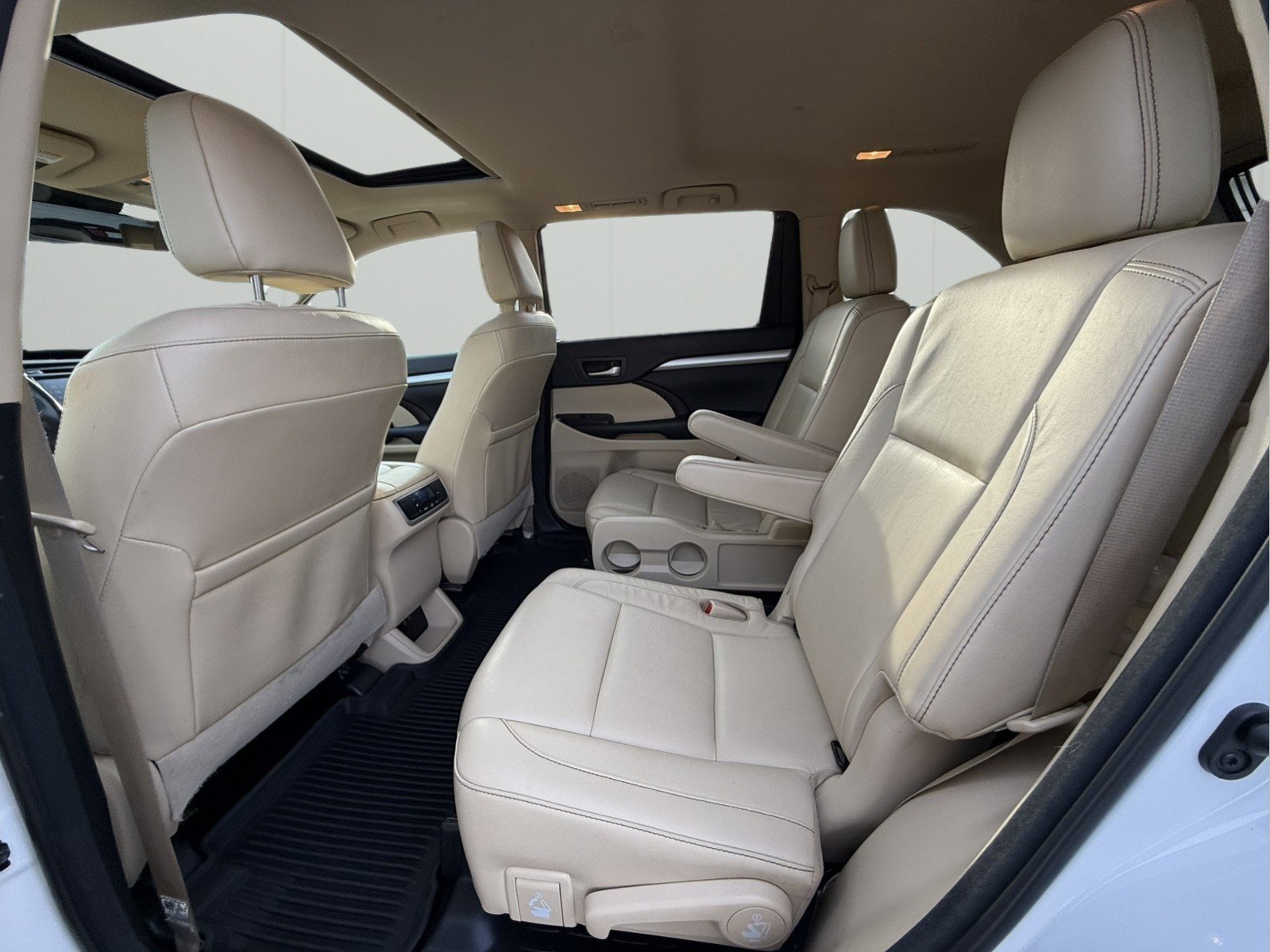 Used 2018 Toyota Highlander XLE image 8