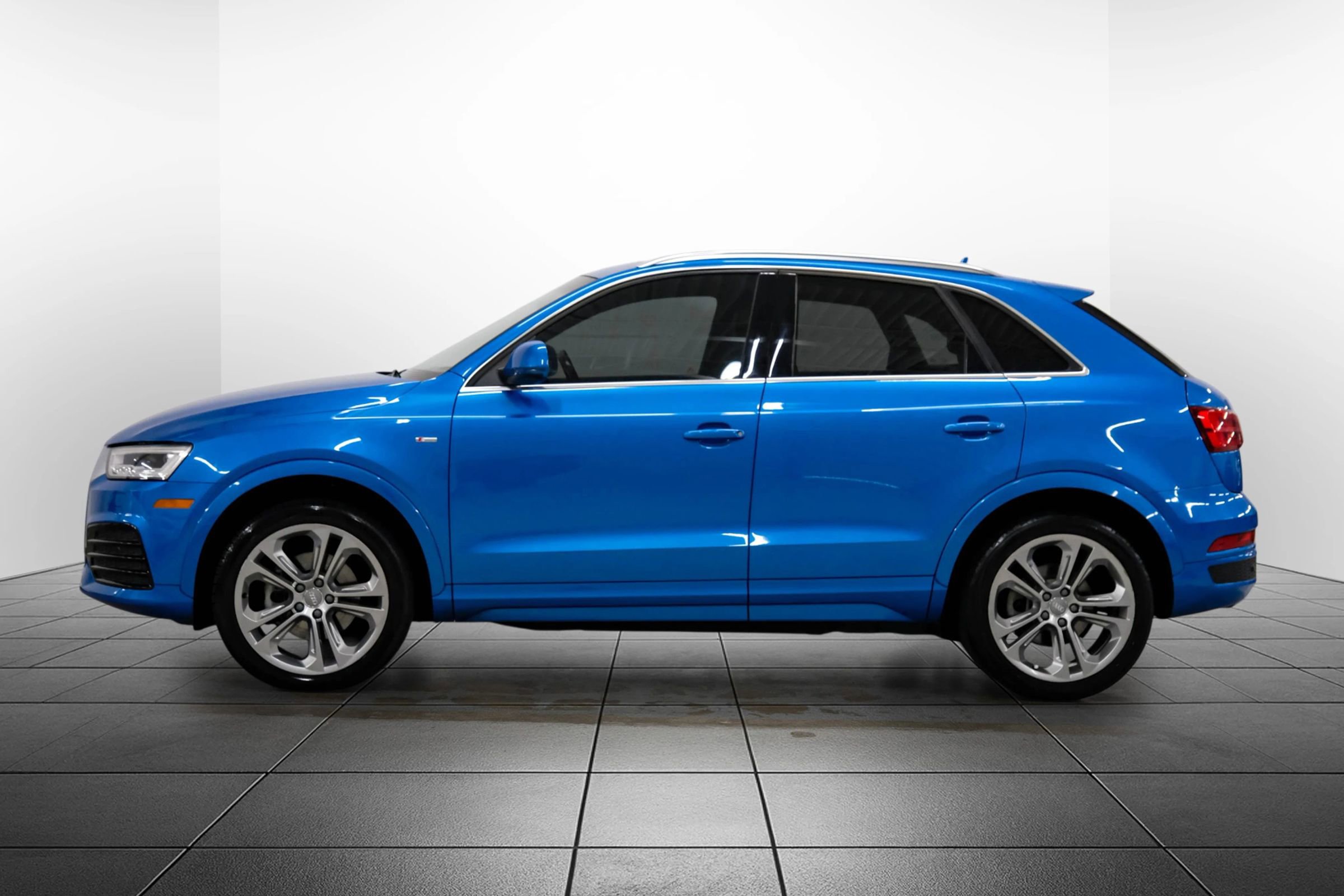 Used 2016 Audi Q3 2.0T Prestige w/ Prestige Package FWD image 12