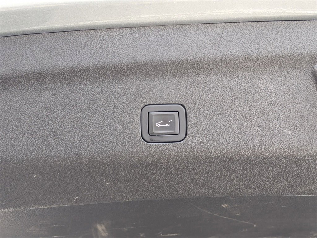 Used 2025 Chevrolet Suburban Z71 image 37