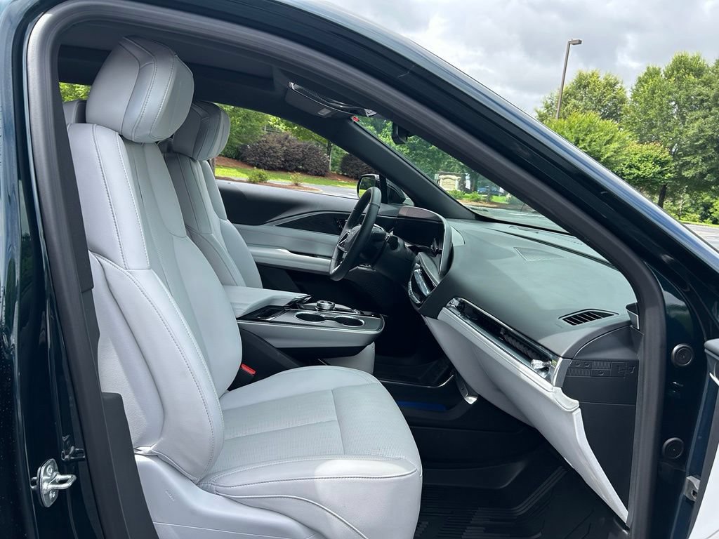 Used 2025 Cadillac Lyriq Luxury RWD image 50