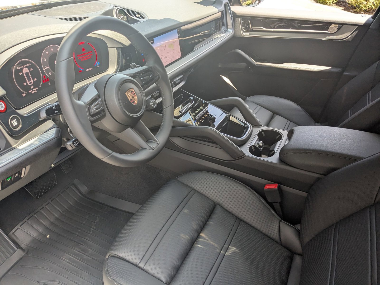 New 2025 Porsche Cayenne Coupe image 4