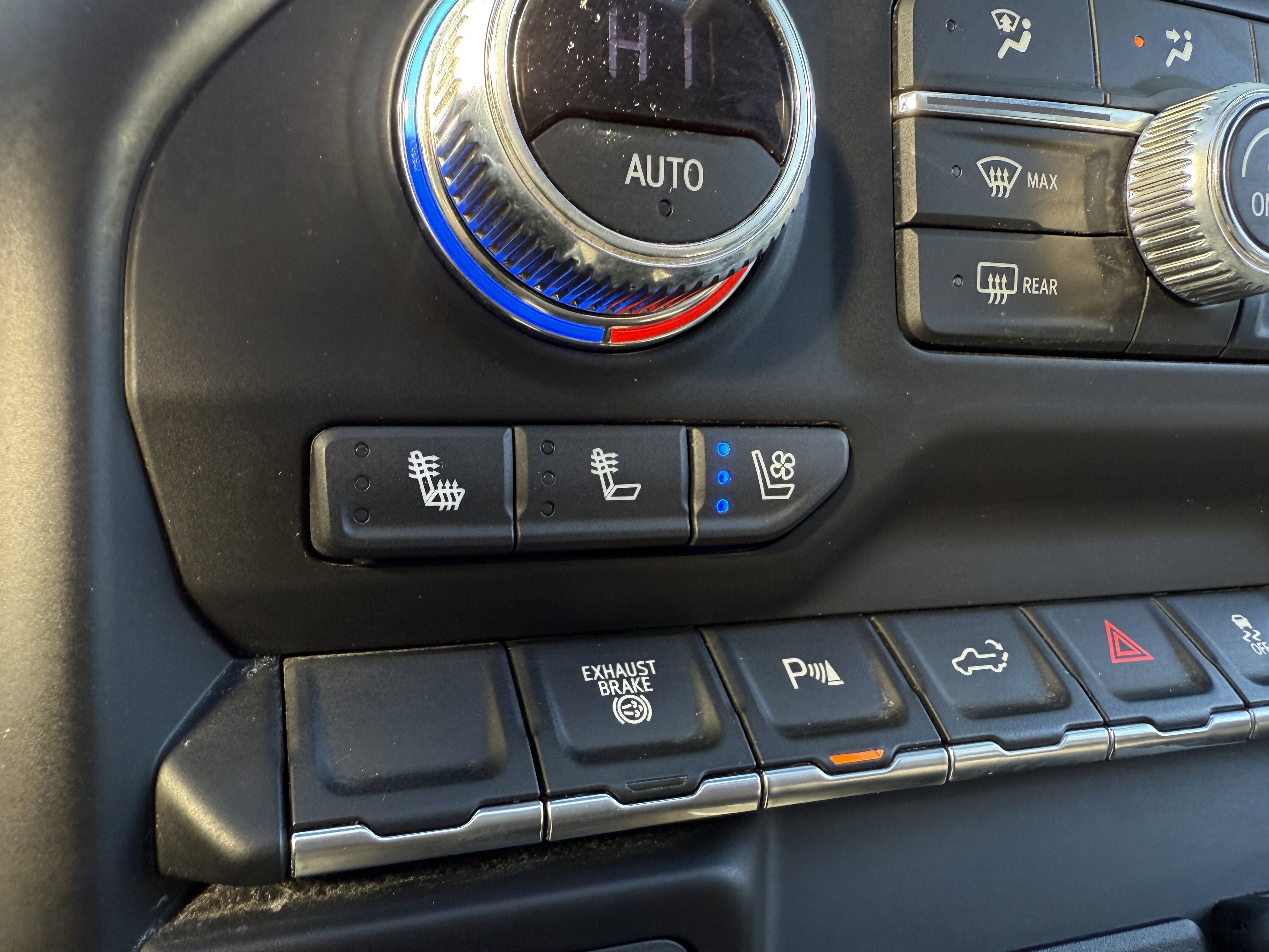 Used 2021 GMC Sierra 2500 AT4 w/ AT4 Preferred Package image 24