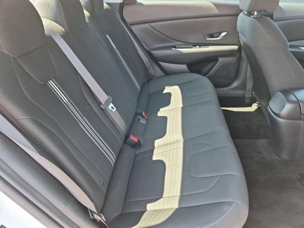 Used 2021 Hyundai Elantra SEL FWD image 28