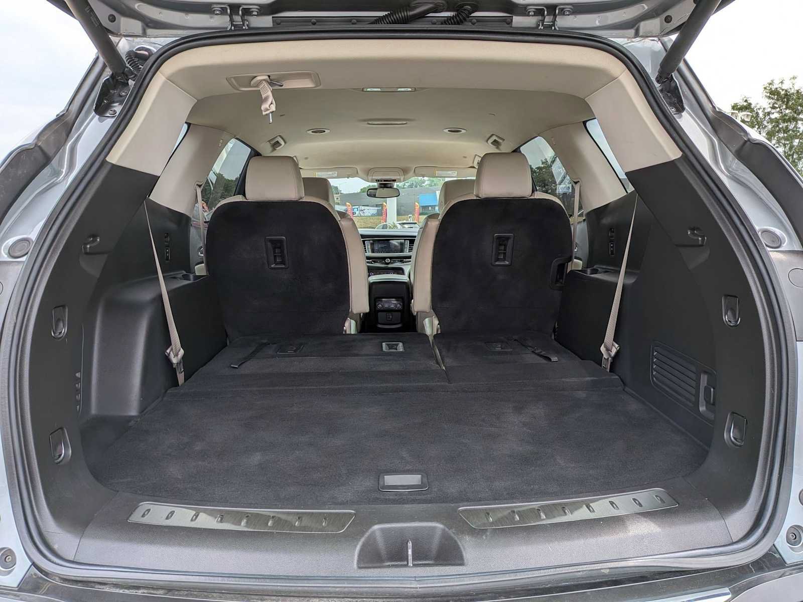 Used 2024 Buick Enclave Essence AWD/4WD image 32