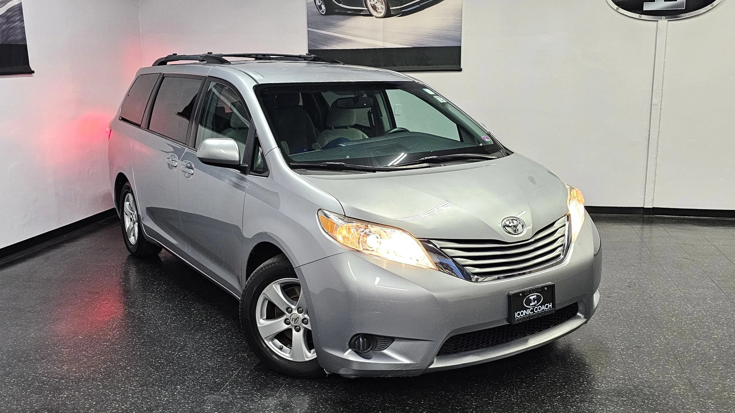 Used 2016 Toyota Sienna LE FWD image 2