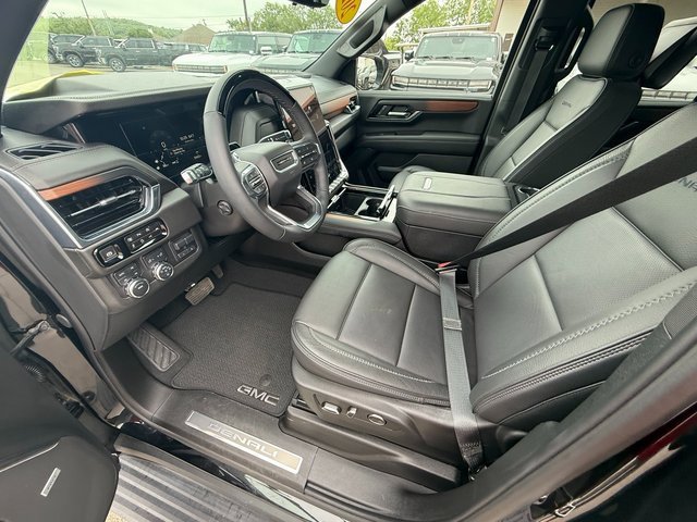 Used 2025 GMC Yukon Denali w/ Denali Reserve Package image 11