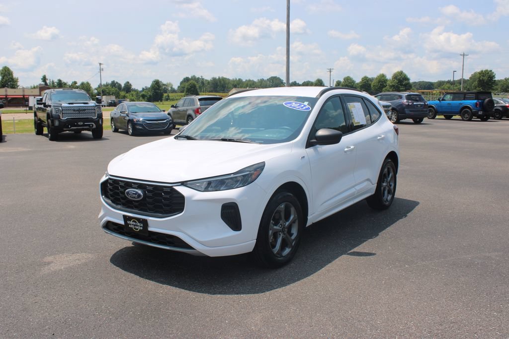 Used 2023 Ford Escape ST-Line w/ Tech Pack #1 AWD/4WD image 4