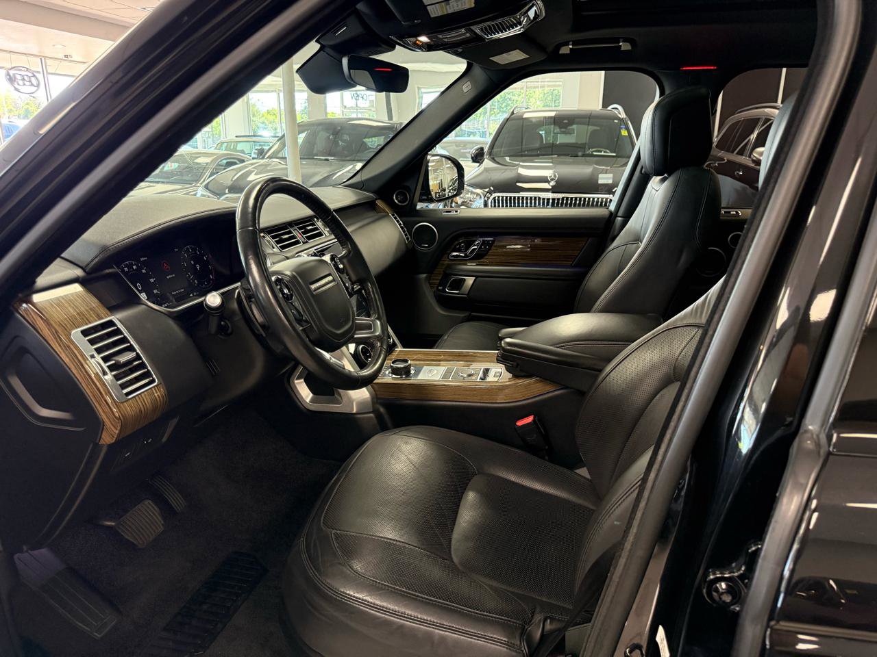 Used 2018 Land Rover Range Rover HSE image 10