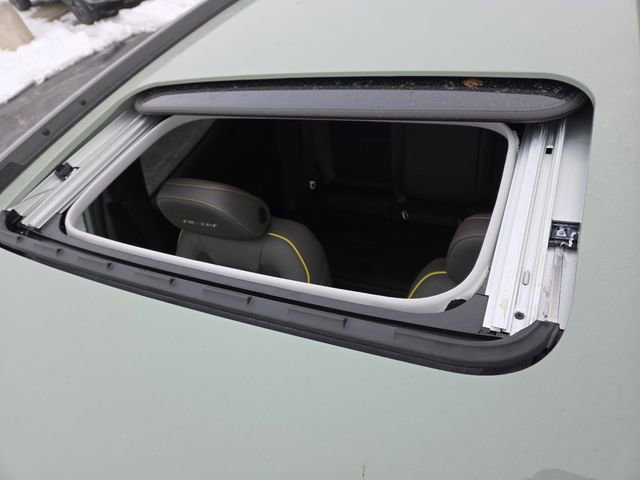 New 2026 Chevrolet Trax ACTIV w/ Sunroof Package image 3