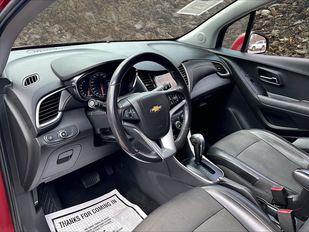 Used 2019 Chevrolet Trax LT w/ LT Convenience Package image 12
