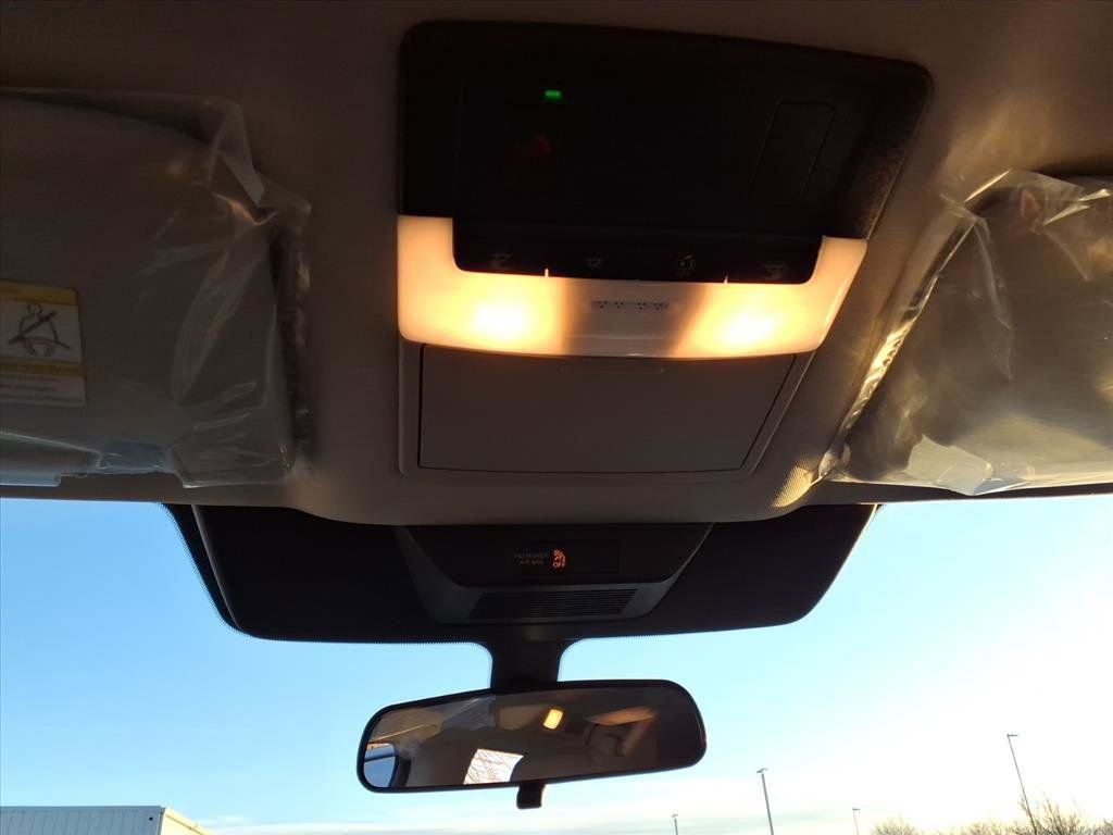 New 2025 Nissan Pathfinder SV w/ Black Appearance Package image 24