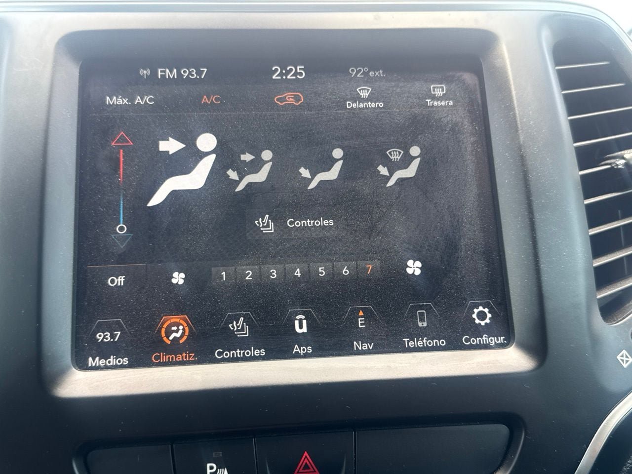Used 2020 Jeep Cherokee Latitude w/ Quick Order Package 26F North AWD/4WD image 42