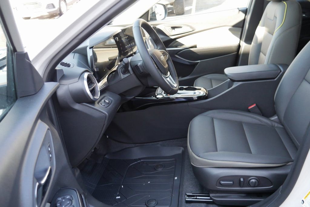 New 2026 Chevrolet Trax ACTIV w/ Sunroof Package FWD image 7