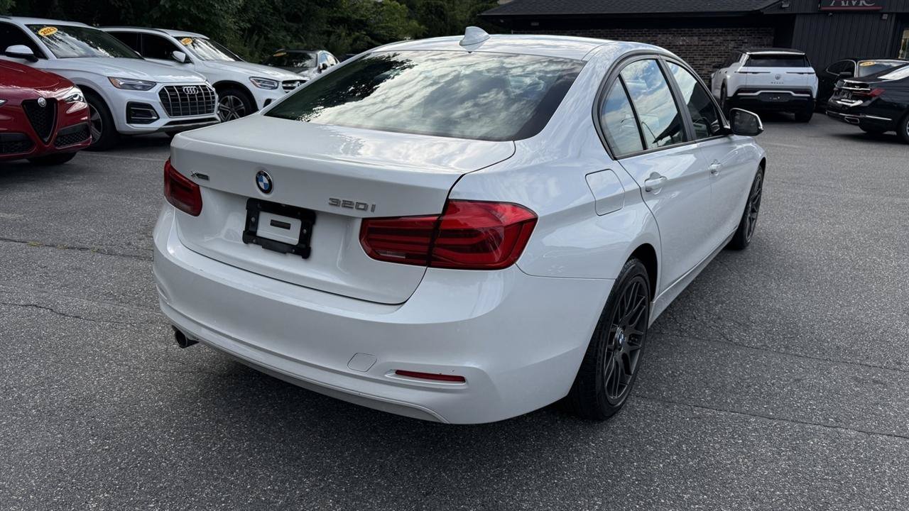 Used 2018 BMW 320i xDrive Sedan AWD/4WD image 17