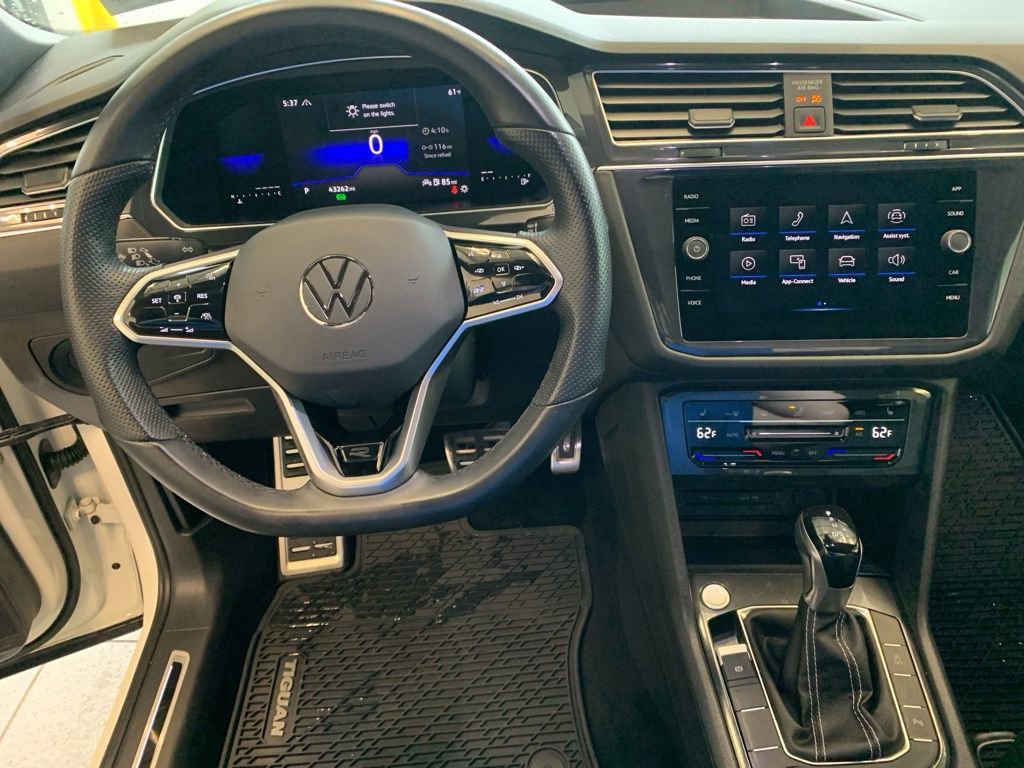 Used 2023 Volkswagen Tiguan SE R-Line AWD/4WD image 5