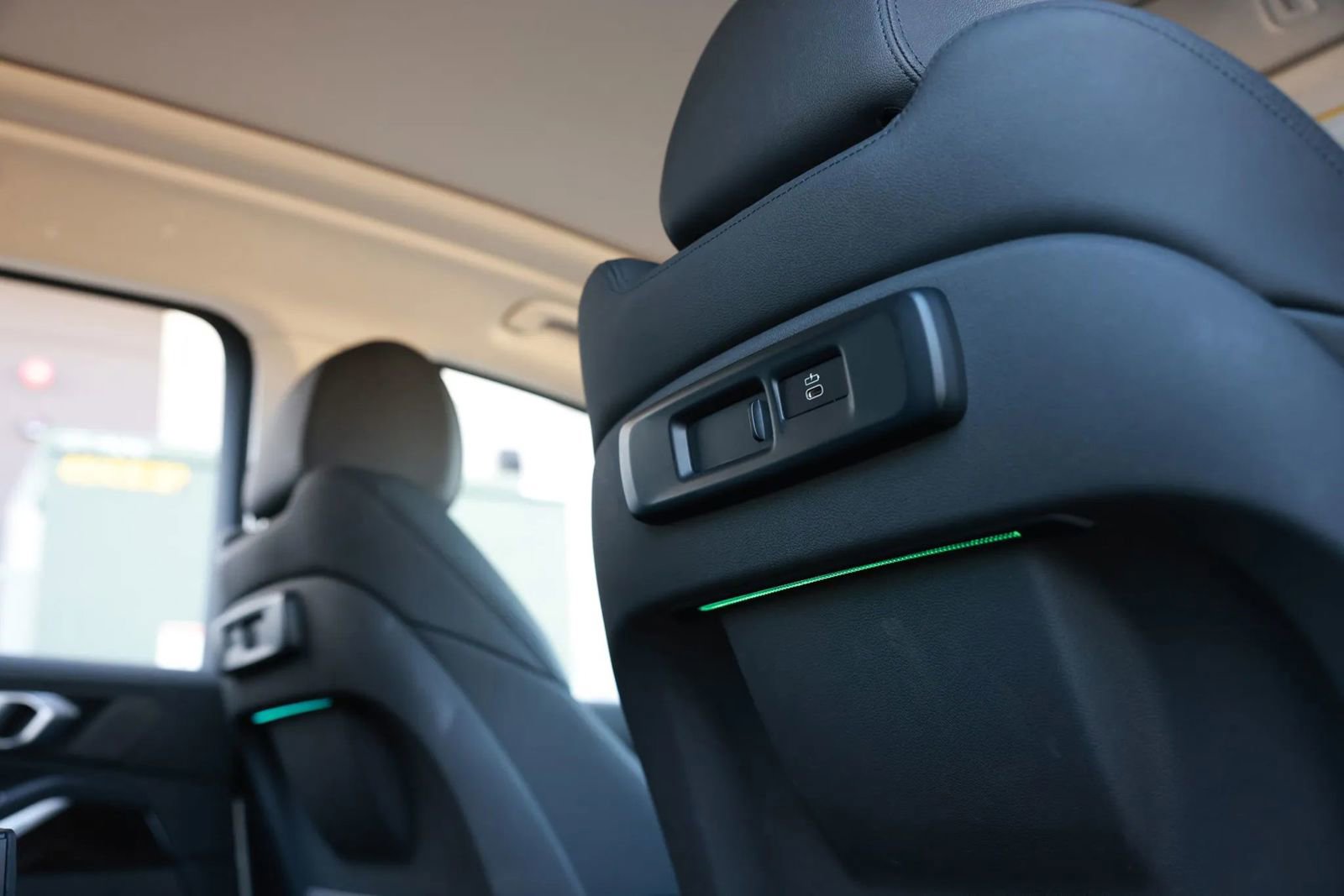 Used 2020 BMW X7 xDrive40i w/ Cold Weather Package image 35