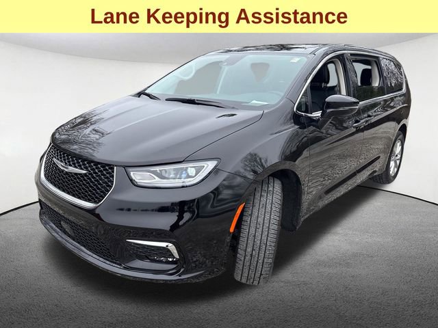 Used 2024 Chrysler Pacifica Touring-L image 5