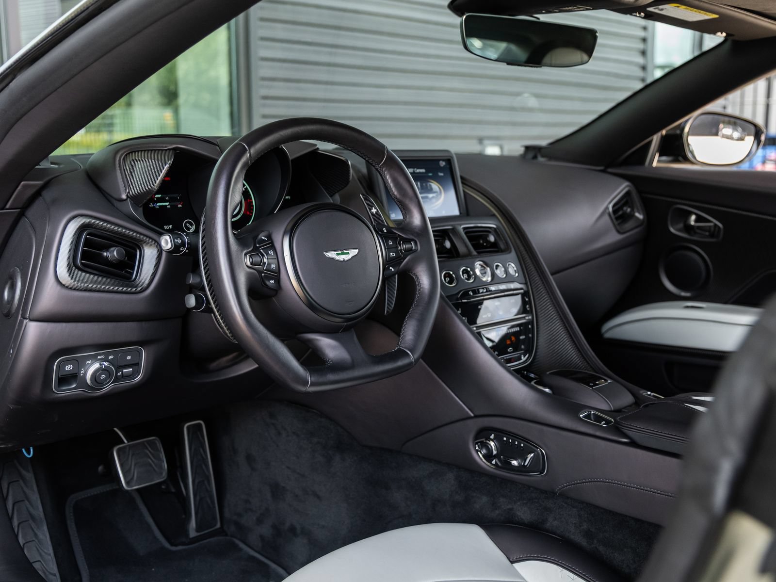 Used 2023 Aston Martin DBS Superleggera Volante RWD image 38
