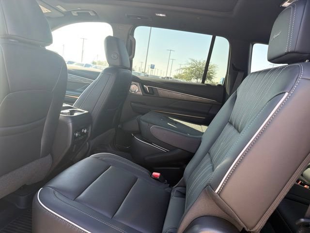Used 2025 Buick Enclave Avenir w/ Super Cruise Package AWD/4WD image 11