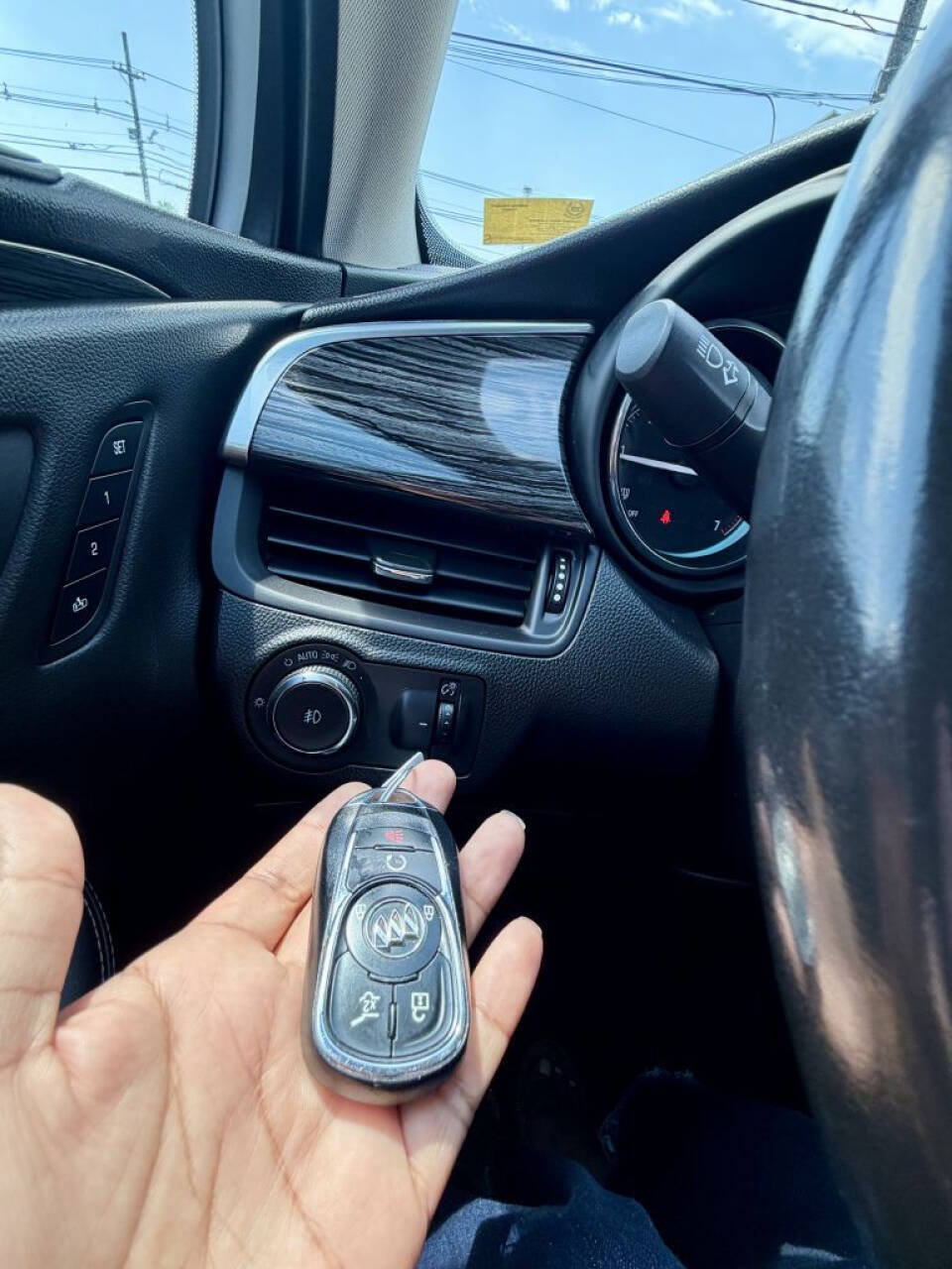 Used 2017 Buick Envision Essence AWD/4WD image 14