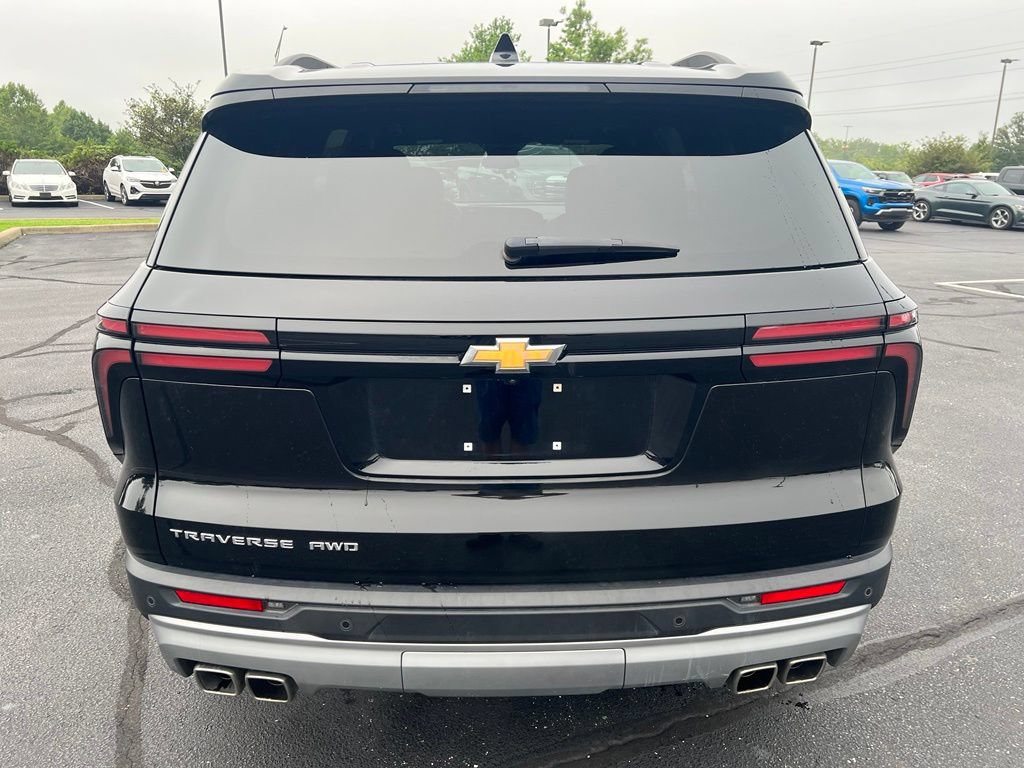 Used 2025 Chevrolet Traverse LT w/ Sun and Wheel Package AWD/4WD image 4