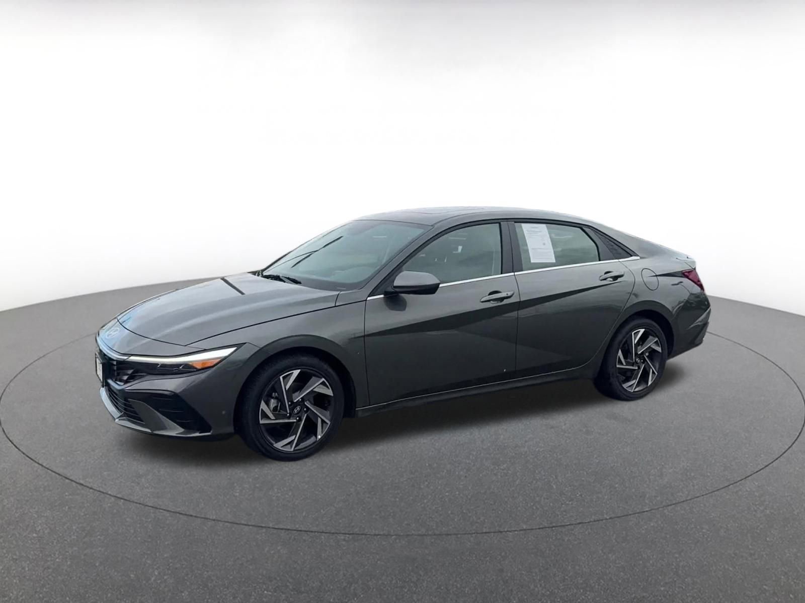 Used 2025 Hyundai Elantra SEL image 8