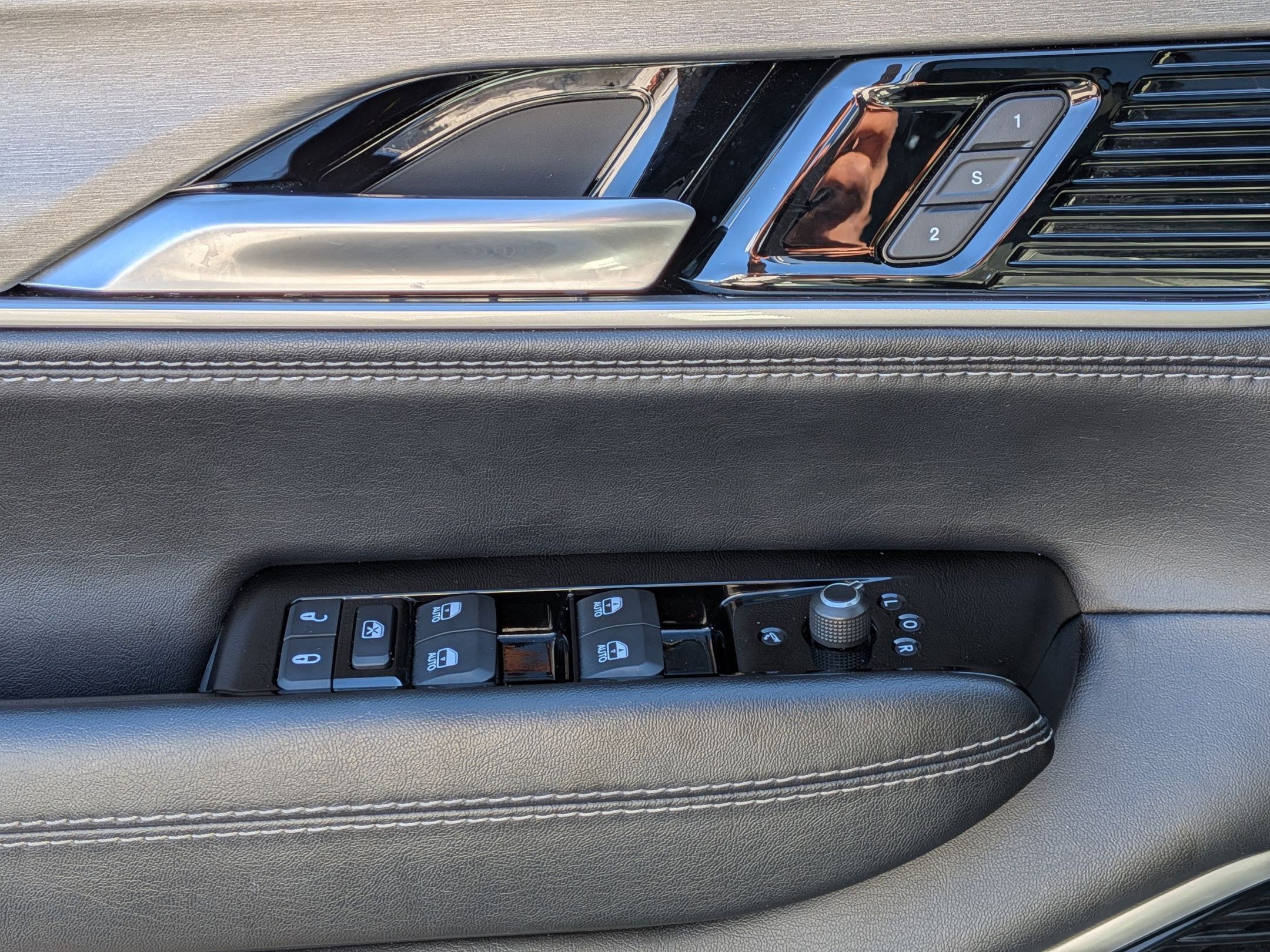 Certified 2025 Jeep Wagoneer Series III w/ Premium Group I image 12