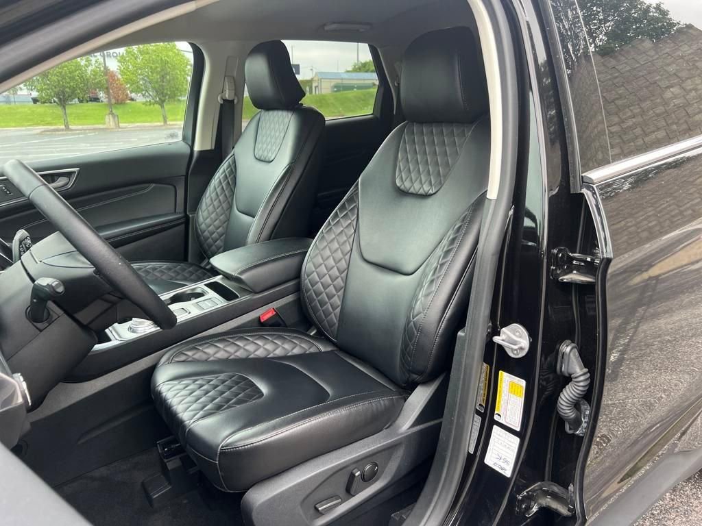 Used 2024 Ford Edge Titanium image 22