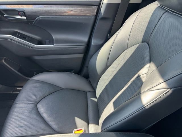 Certified 2025 Toyota Highlander Limited image 26