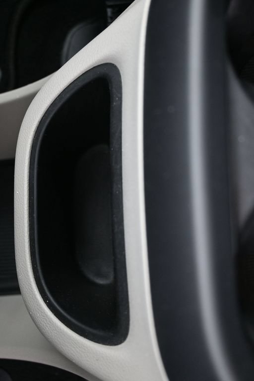 Used 2023 Chrysler Pacifica Touring-L FWD image 17