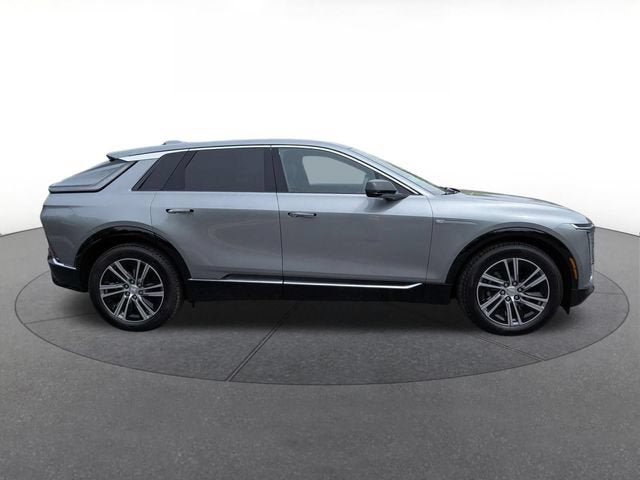 New 2026 Cadillac Lyriq Luxury RWD image 2