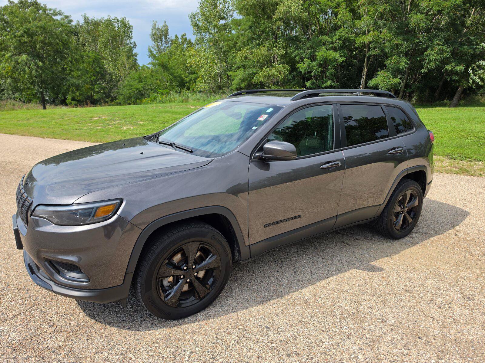 Used 2019 Jeep Cherokee Latitude Plus AWD/4WD image 6