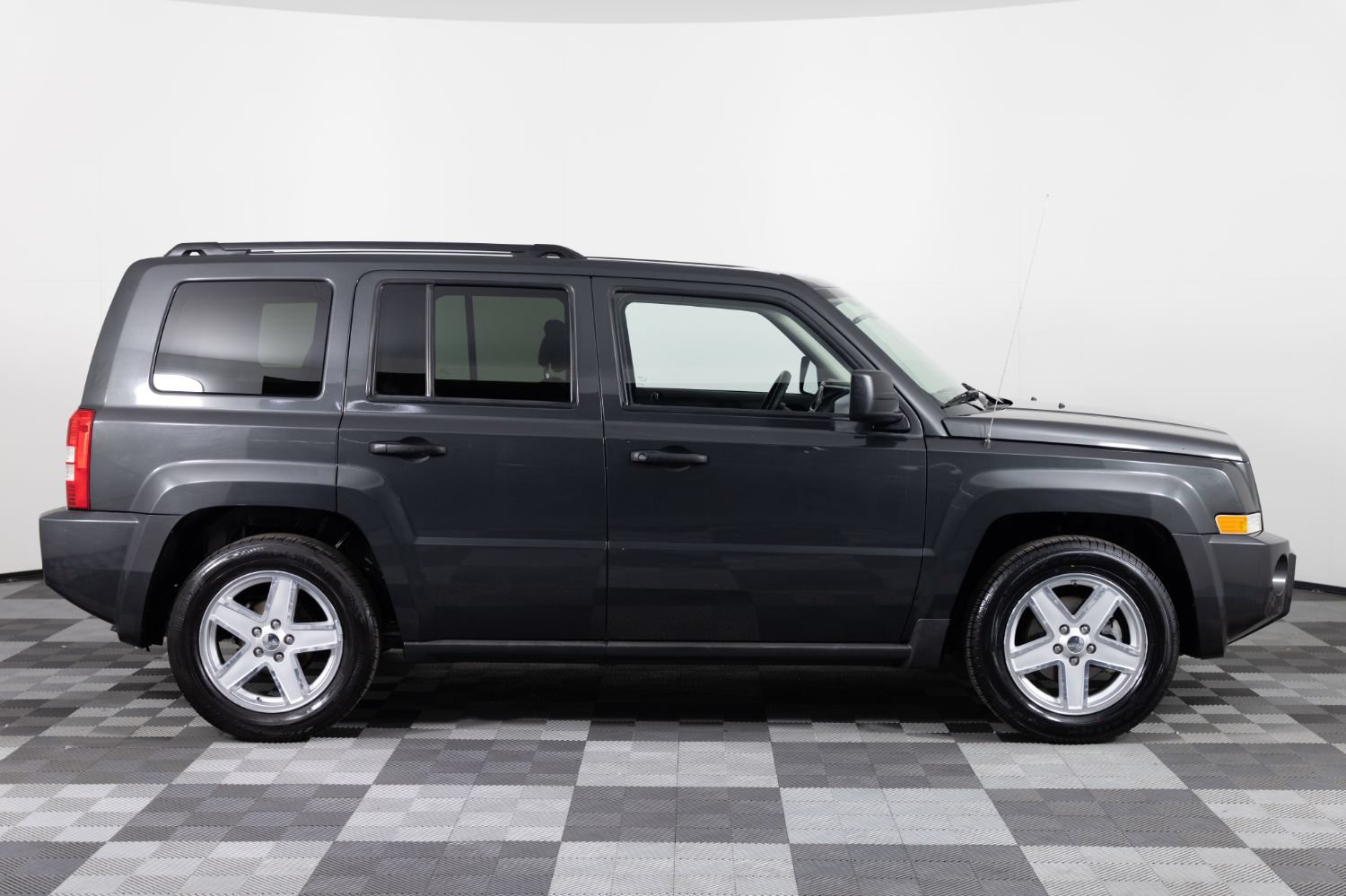 Used 2010 Jeep Patriot Sport w/ Tire & Wheel Group AWD/4WD image 9