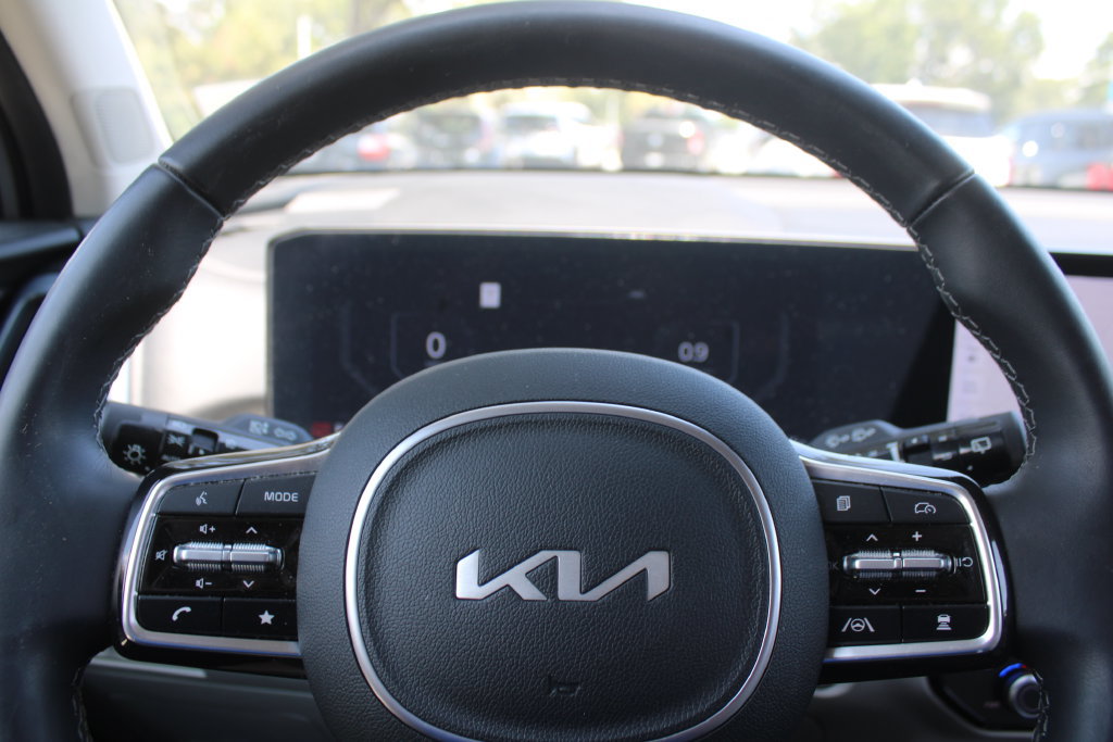 Certified 2024 Kia Sorento SX FWD image 27