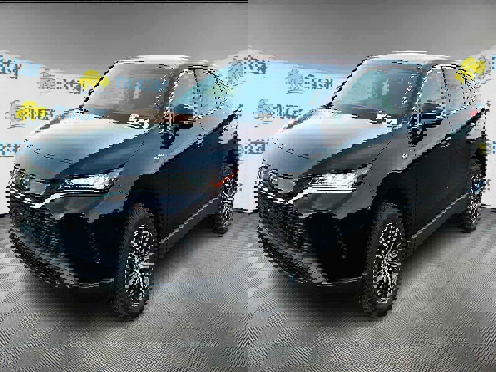 Used 2021 Toyota Venza LE w/ Carpet Mat Package (TMS) image 2